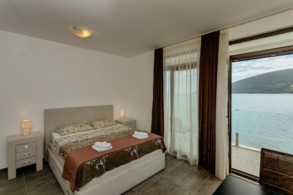 Apartments Joy Herceg Novi Eksteriør bilde