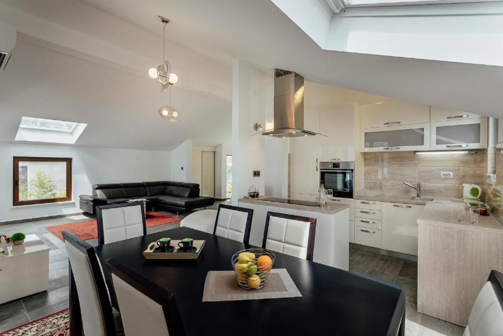 Apartments Joy Herceg Novi Eksteriør bilde