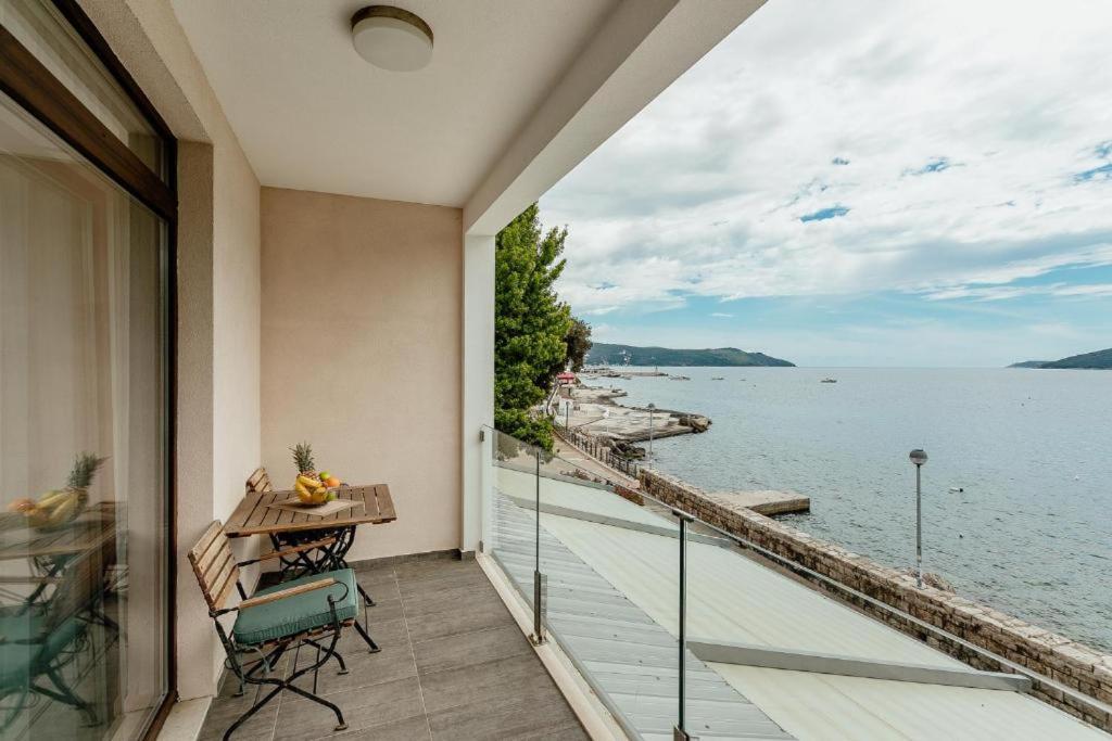 Apartments Joy Herceg Novi Eksteriør bilde