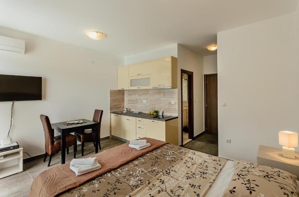 Apartments Joy Herceg Novi Eksteriør bilde