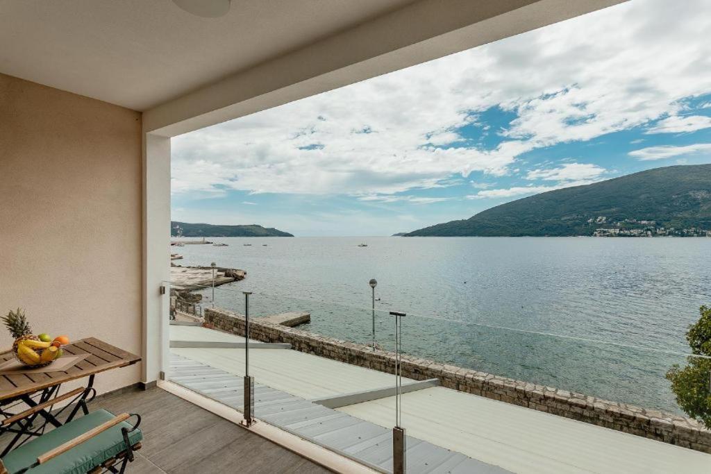 Apartments Joy Herceg Novi Eksteriør bilde