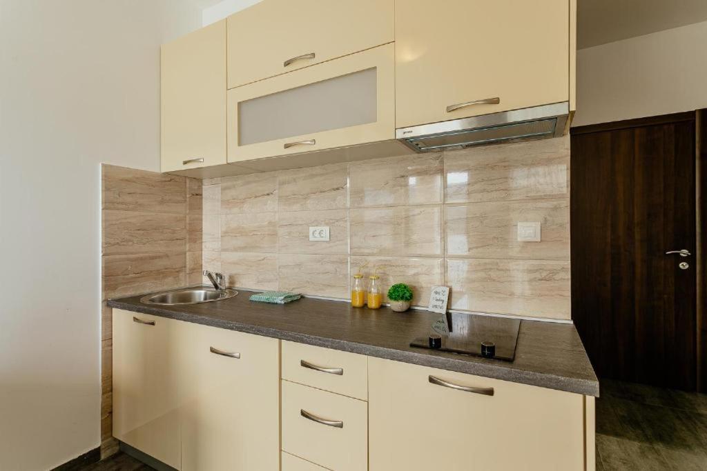 Apartments Joy Herceg Novi Eksteriør bilde